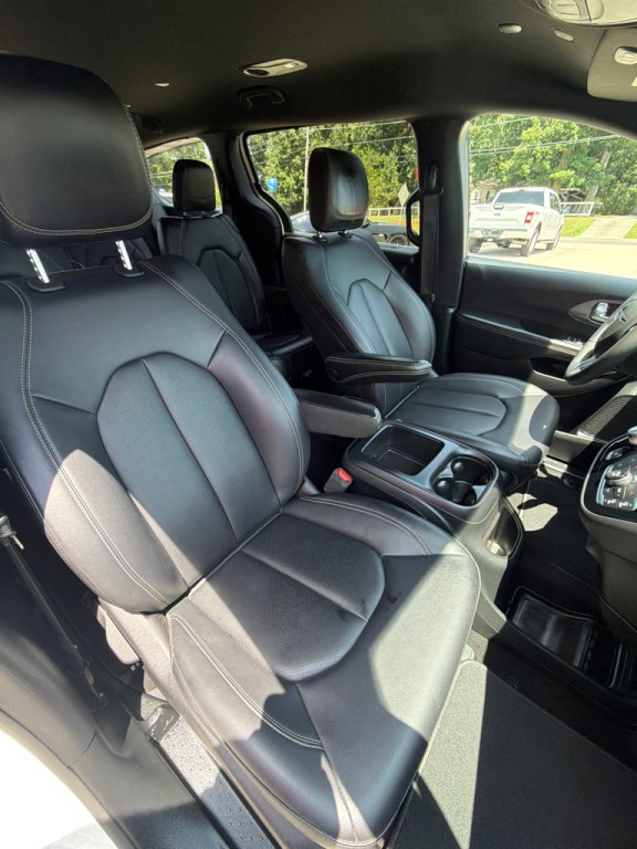 2025 Chrysler Pacifica Image 16