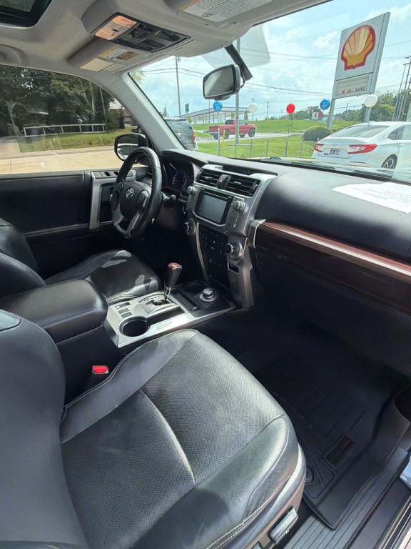 2018 Toyota 4Runner Image 18