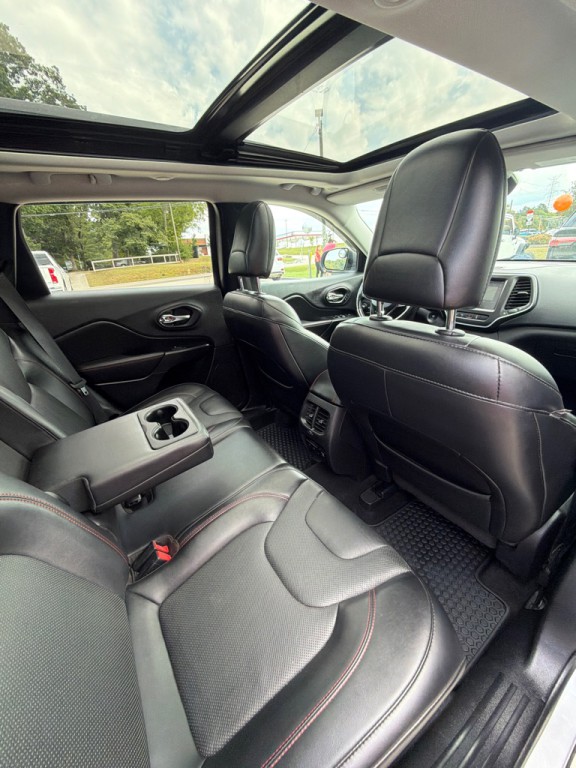 2019 Jeep Cherokee Image 16