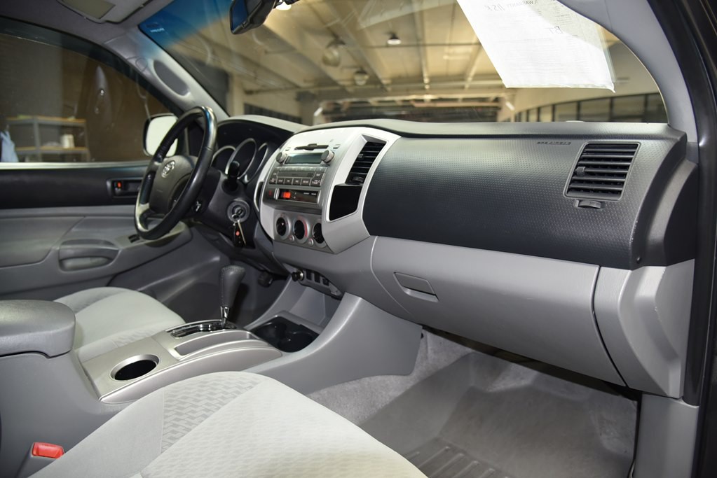 2011 Toyota Tacoma Image 24