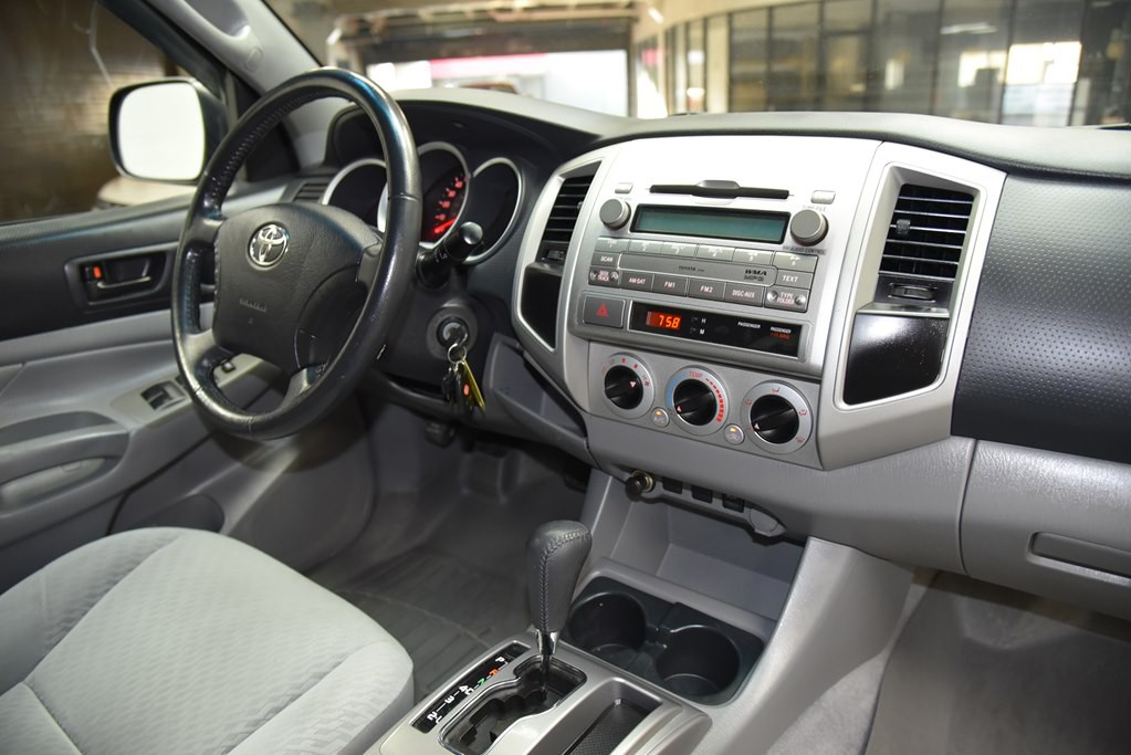 2011 Toyota Tacoma Image 25