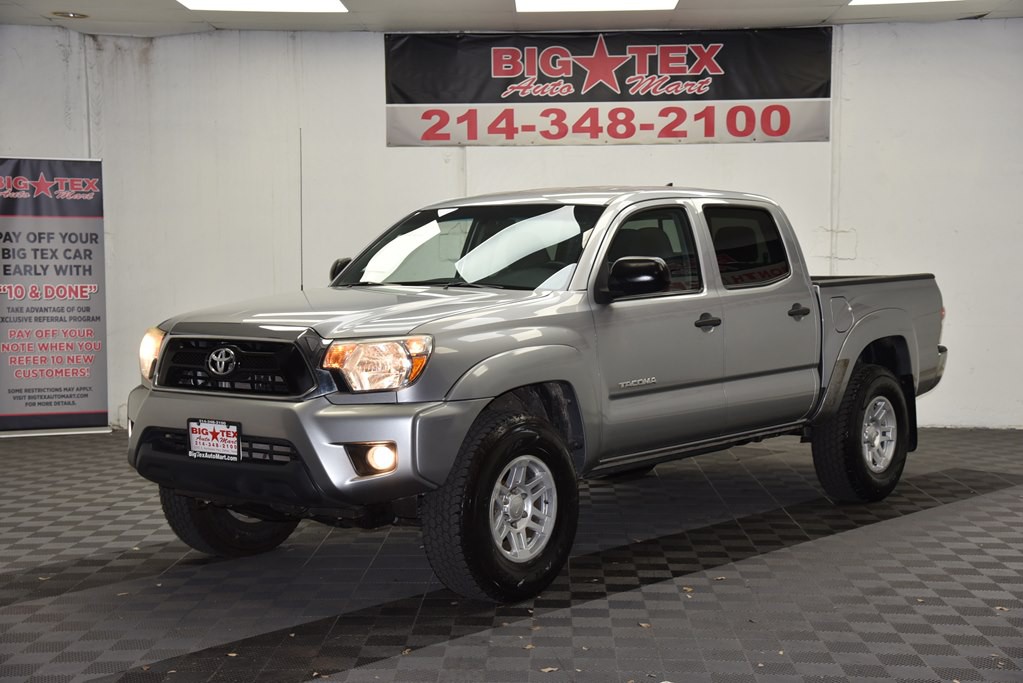 2015 Toyota Tacoma Image 1