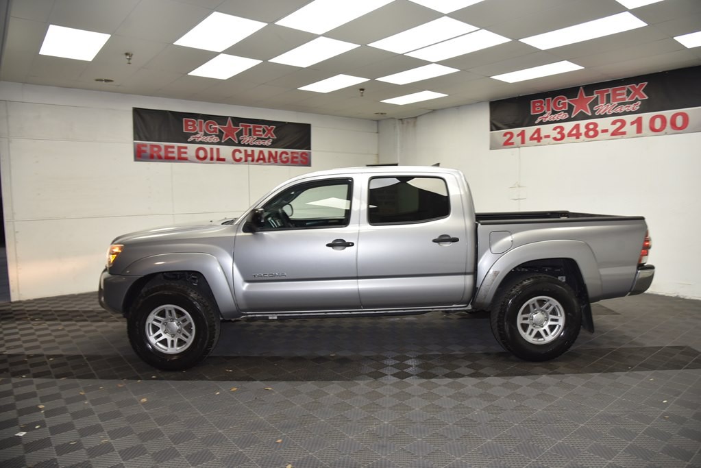 2015 Toyota Tacoma Image 2
