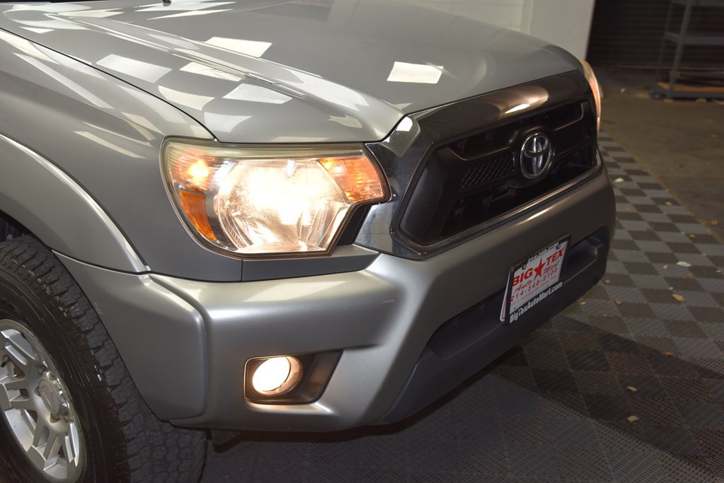 2015 Toyota Tacoma Image 12