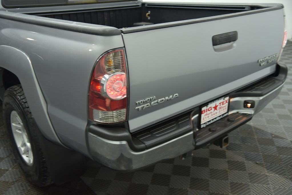 2015 Toyota Tacoma Image 14