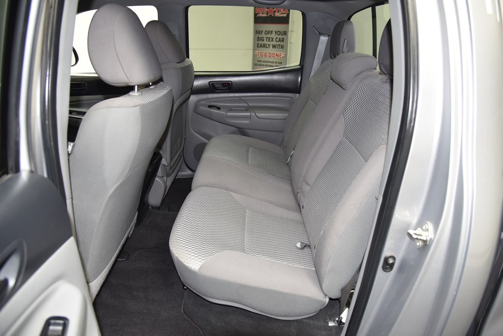 2015 Toyota Tacoma Image 16