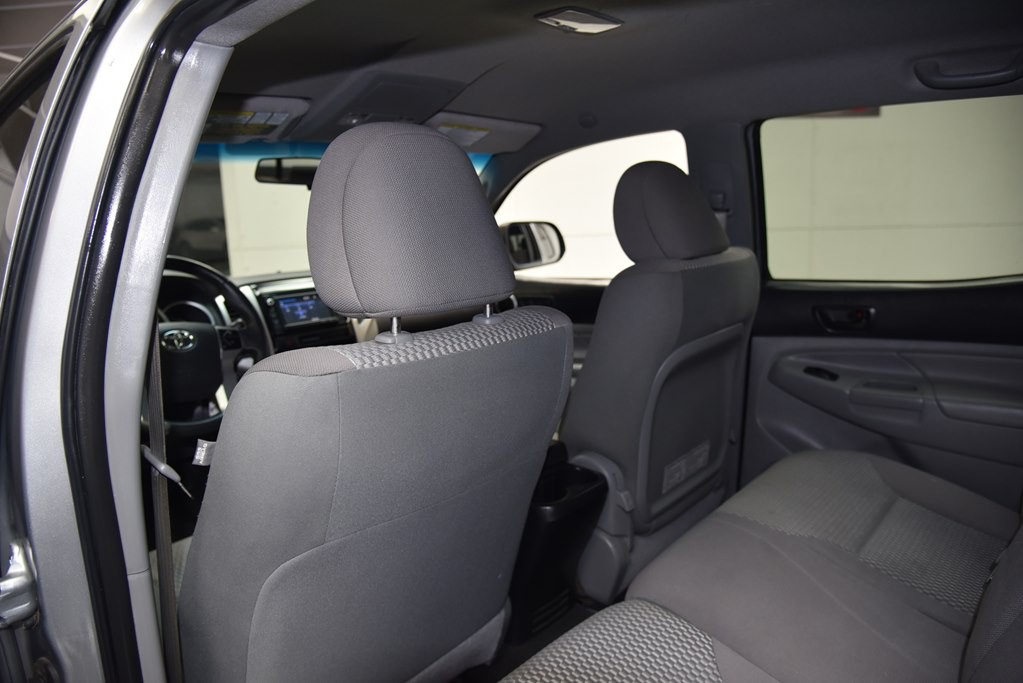 2015 Toyota Tacoma Image 17