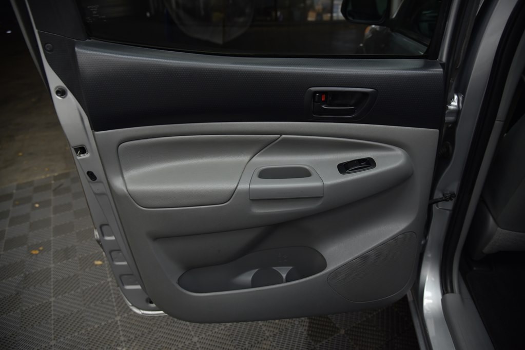 2015 Toyota Tacoma Image 18