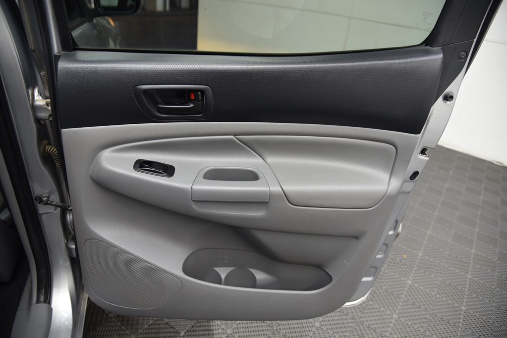 2015 Toyota Tacoma Image 23