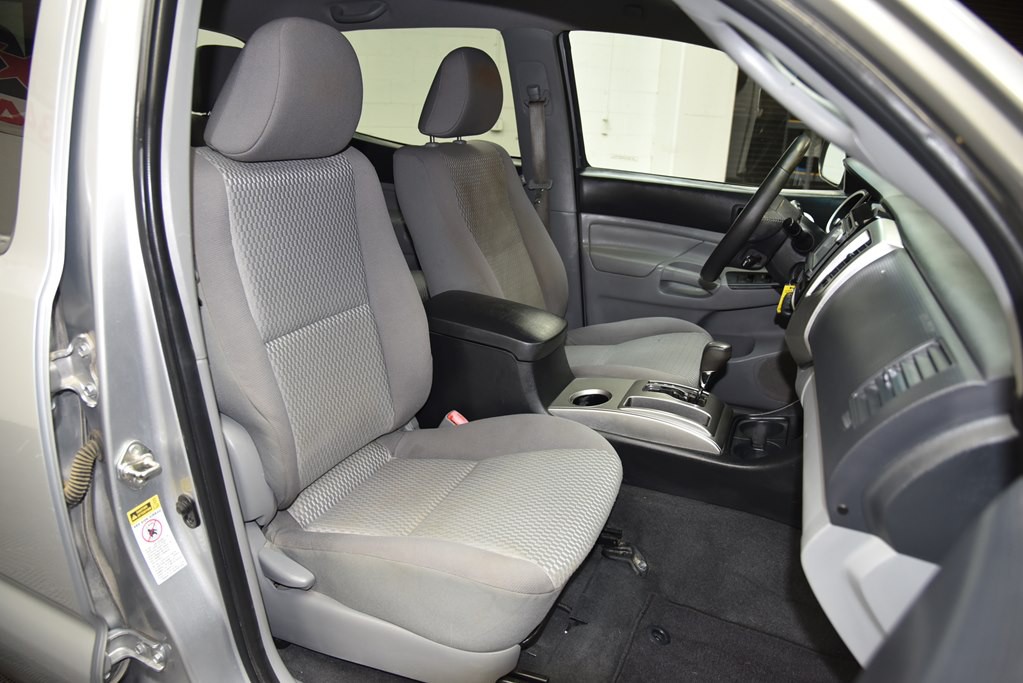 2015 Toyota Tacoma Image 24