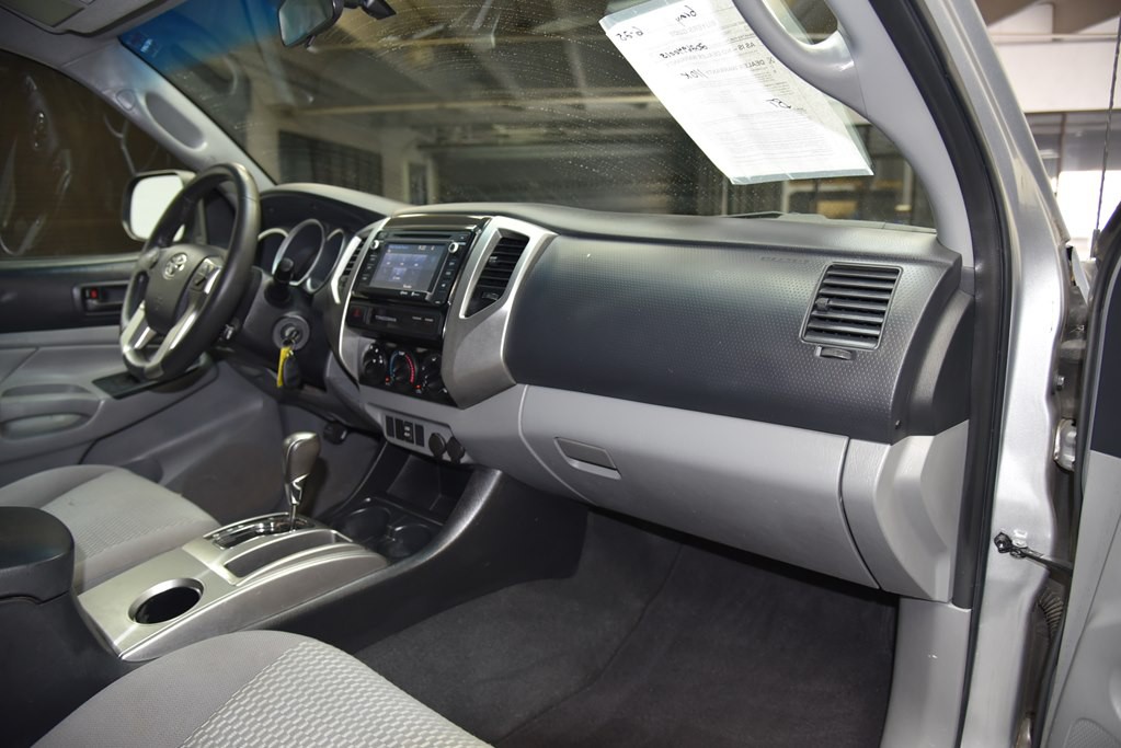 2015 Toyota Tacoma Image 25