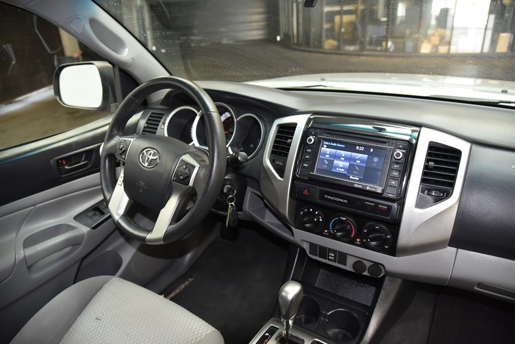 2015 Toyota Tacoma Image 26