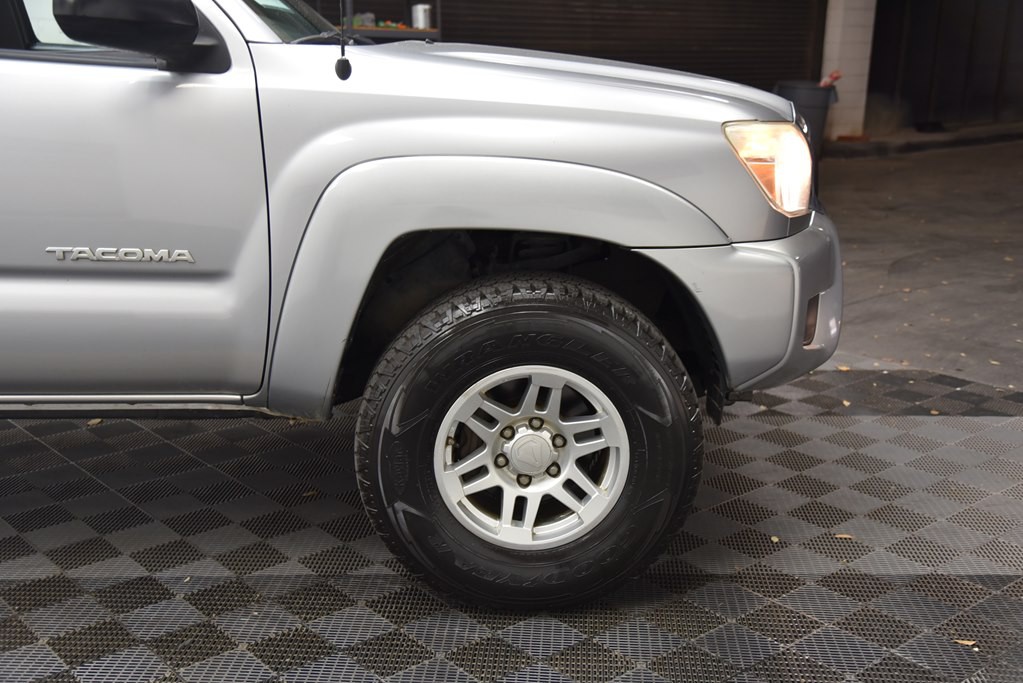 2015 Toyota Tacoma Image 34