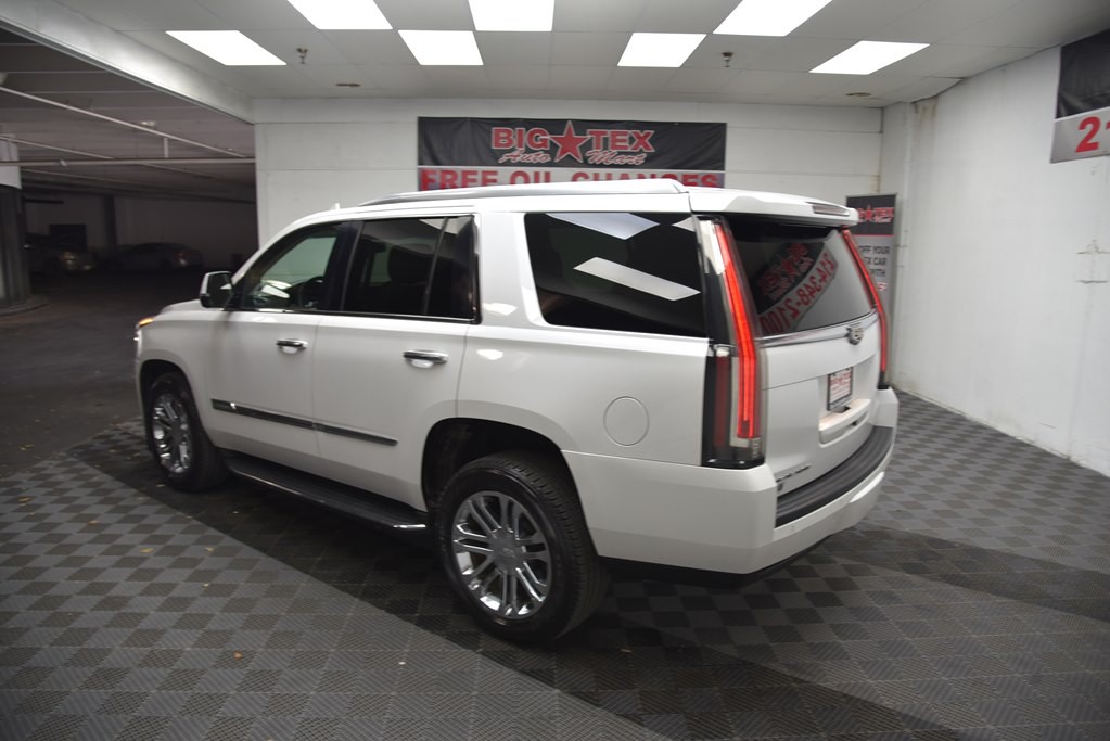 2016 Cadillac Escalade Image 3