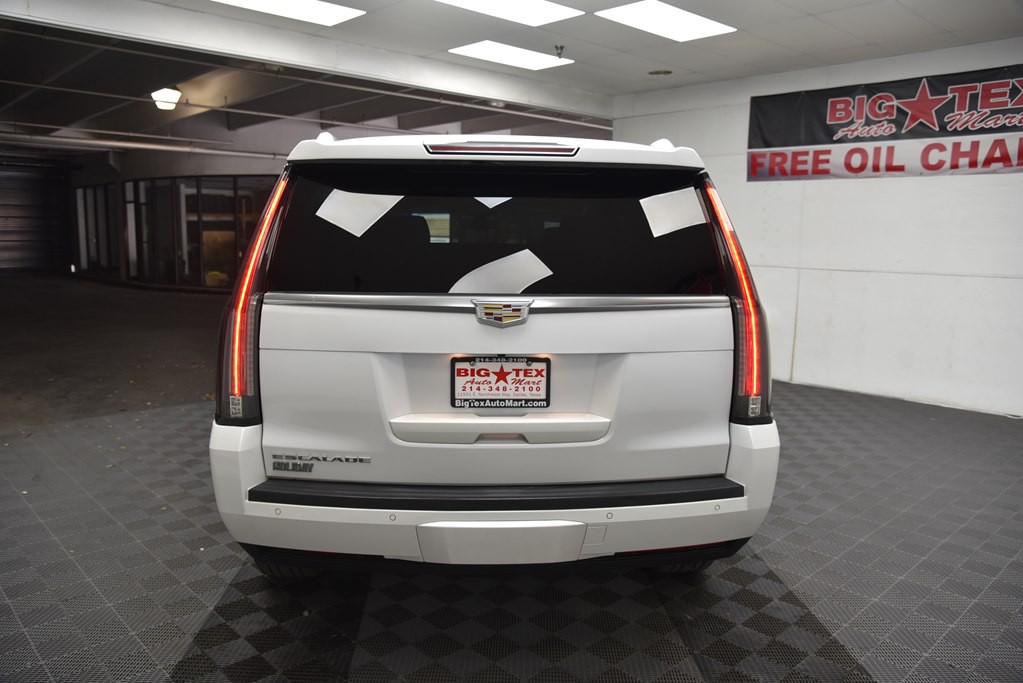 2016 Cadillac Escalade Image 4