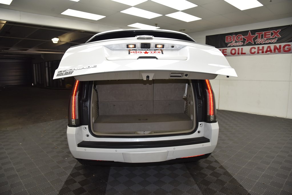 2016 Cadillac Escalade Image 19