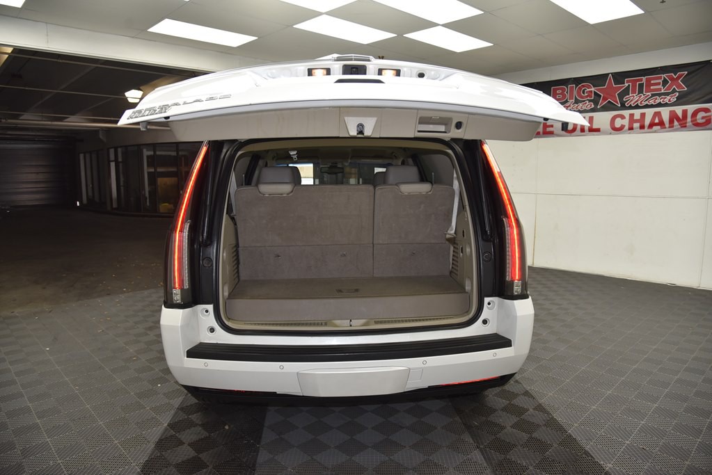 2016 Cadillac Escalade Image 20