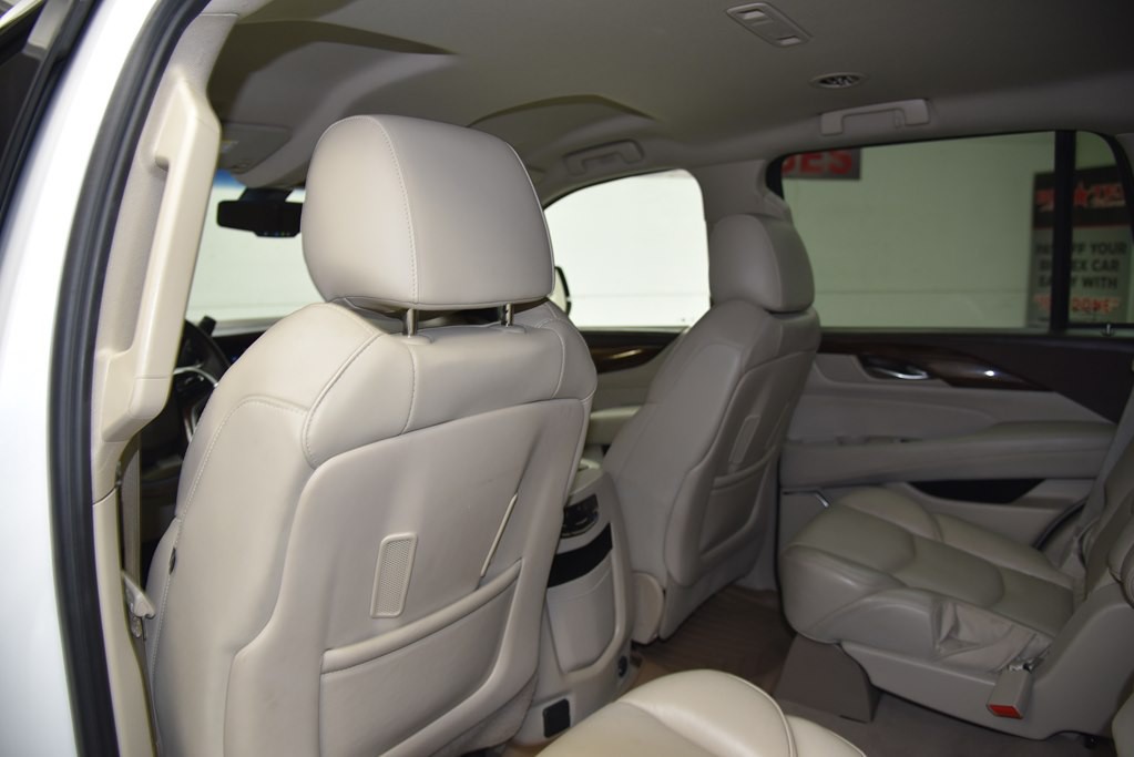 2016 Cadillac Escalade Image 24