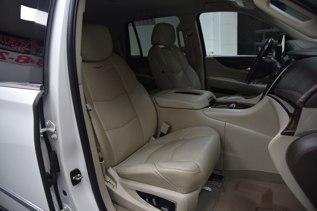 2016 Cadillac Escalade Image 31