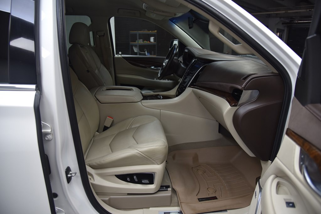 2016 Cadillac Escalade Image 32