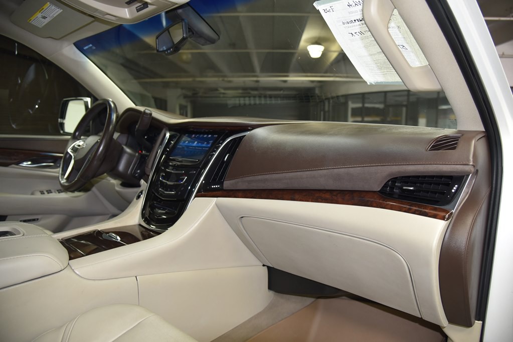 2016 Cadillac Escalade Image 33