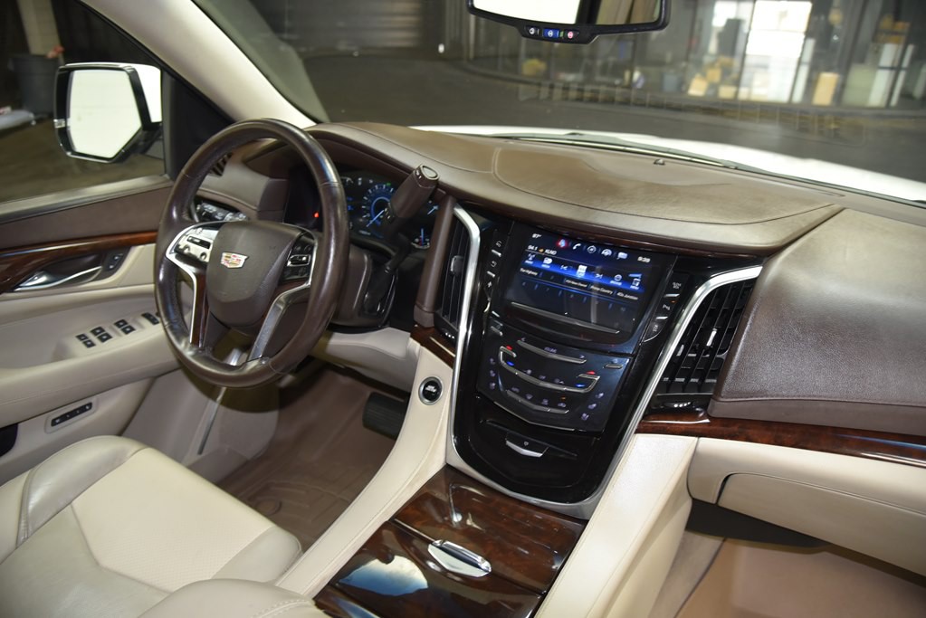 2016 Cadillac Escalade Image 34