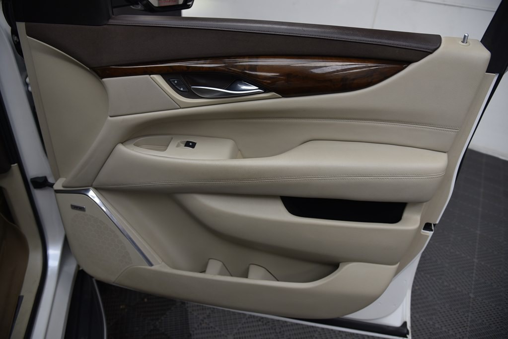 2016 Cadillac Escalade Image 35