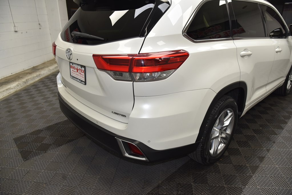 2017 Toyota Highlander Image 14
