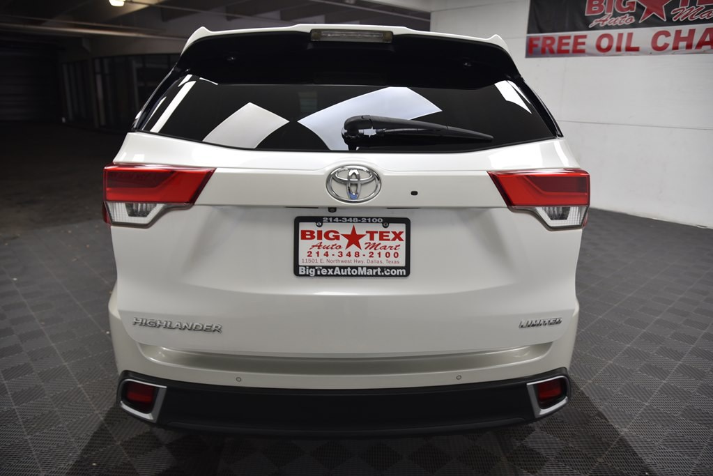 2017 Toyota Highlander Image 16
