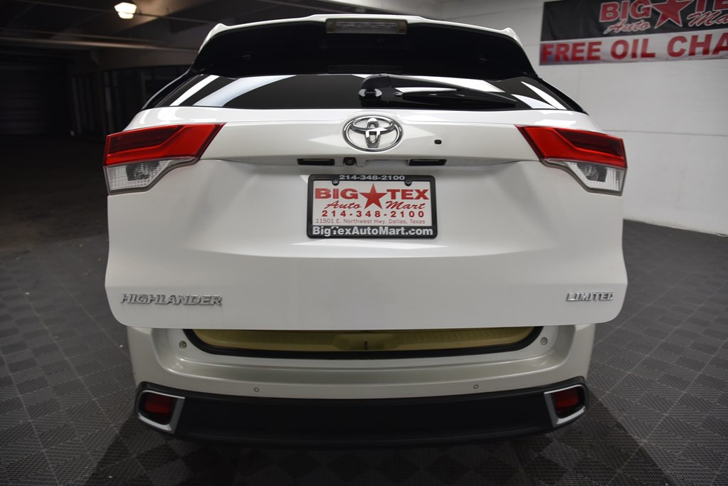 2017 Toyota Highlander Image 17