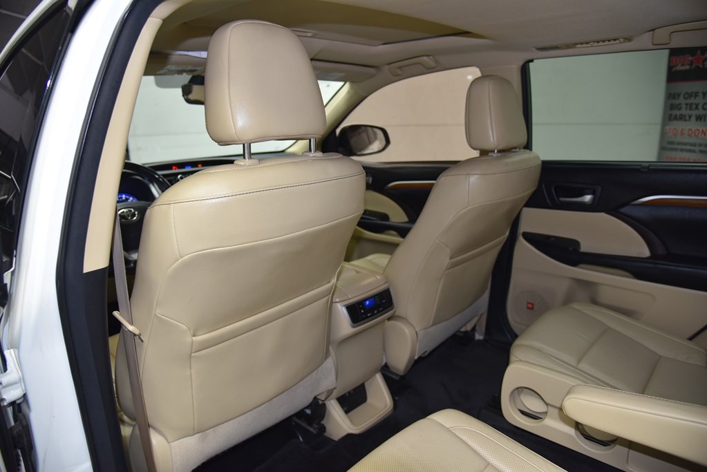 2017 Toyota Highlander Image 22
