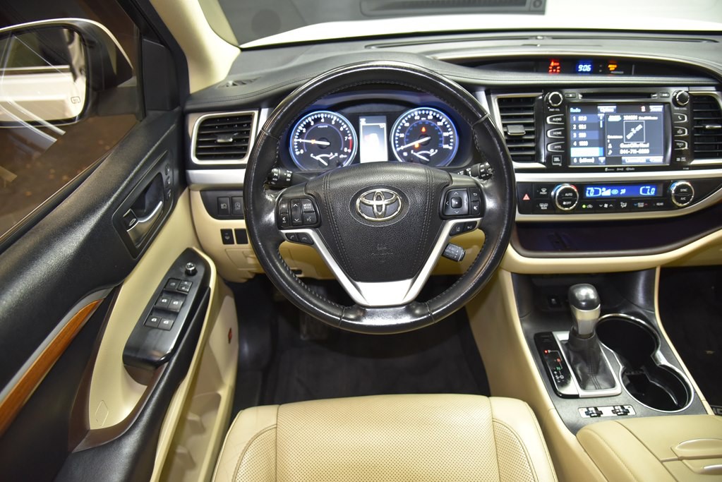 2017 Toyota Highlander Image 24