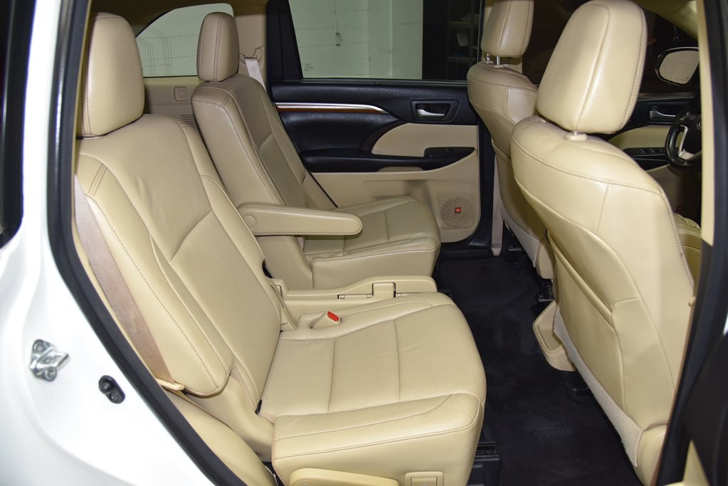 2017 Toyota Highlander Image 26
