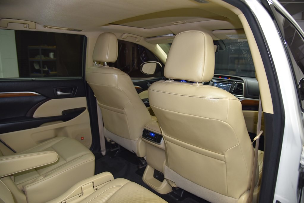 2017 Toyota Highlander Image 27