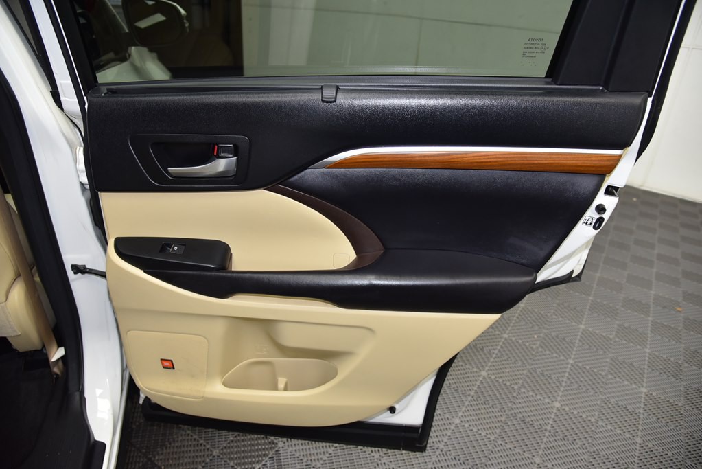2017 Toyota Highlander Image 28