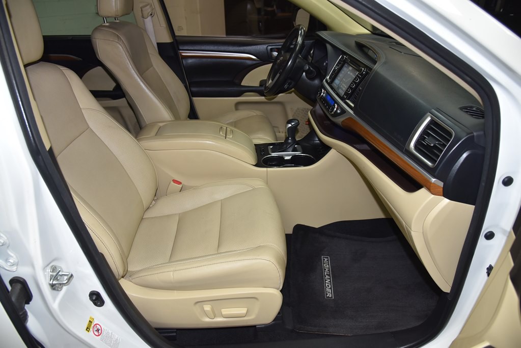 2017 Toyota Highlander Image 29