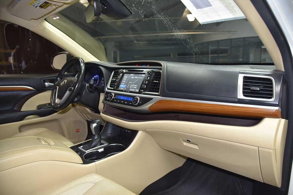 2017 Toyota Highlander Image 30