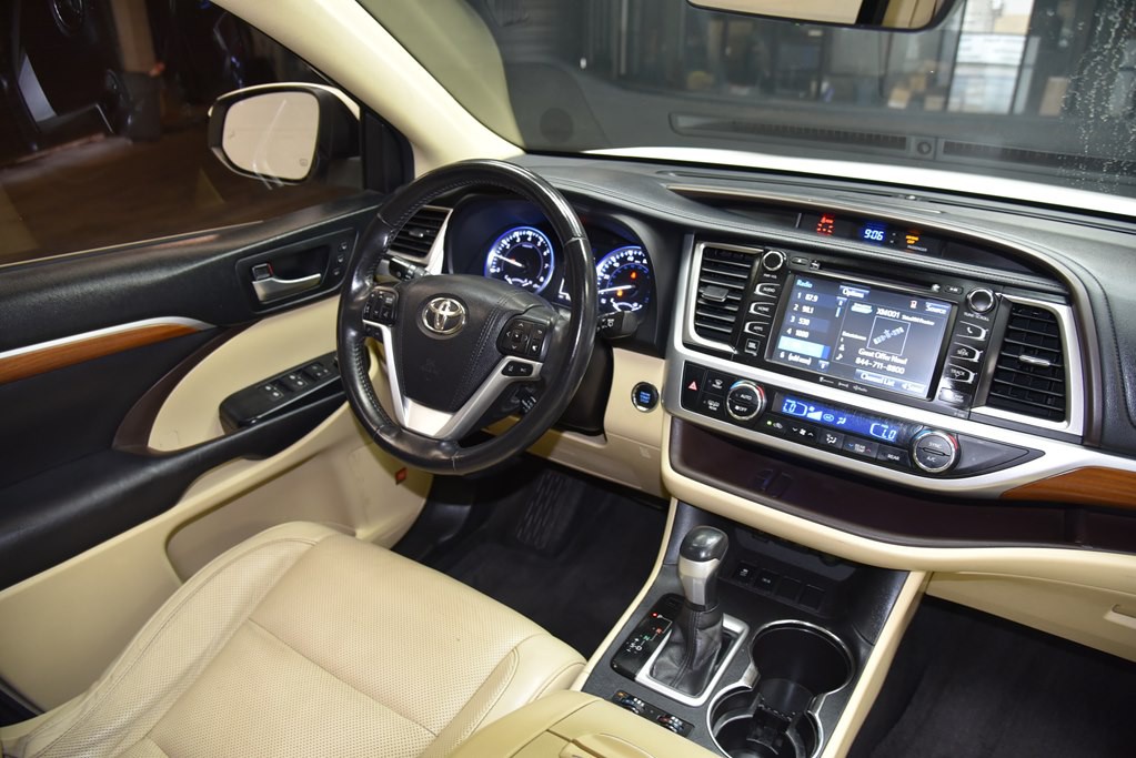2017 Toyota Highlander Image 31