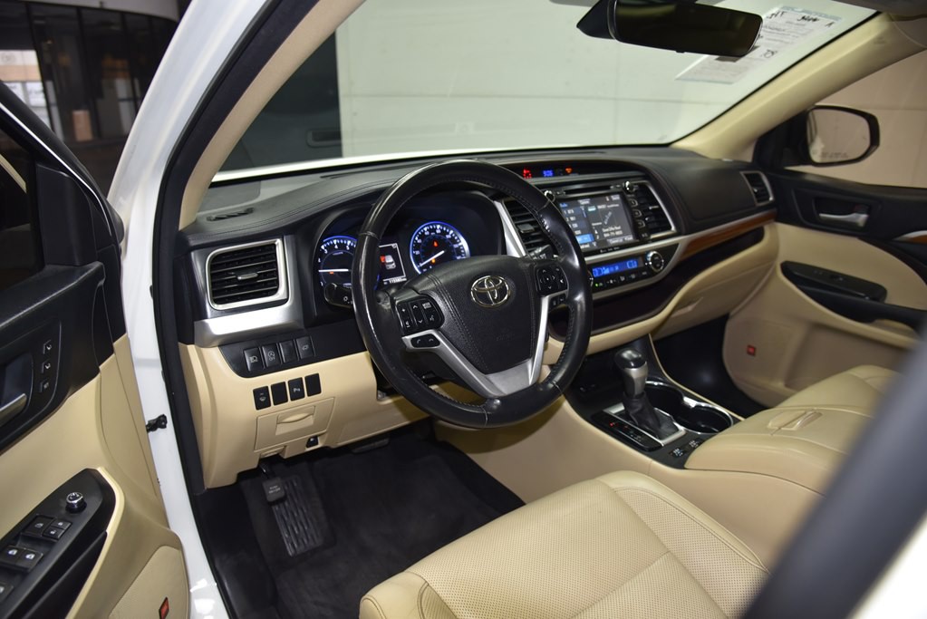 2017 Toyota Highlander Image 33