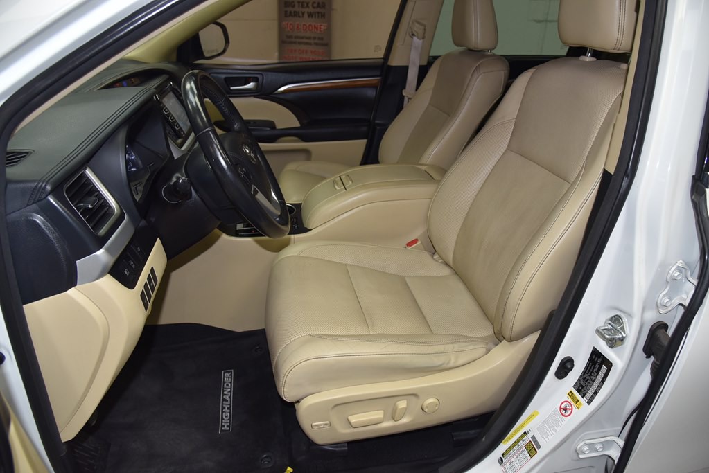 2017 Toyota Highlander Image 34