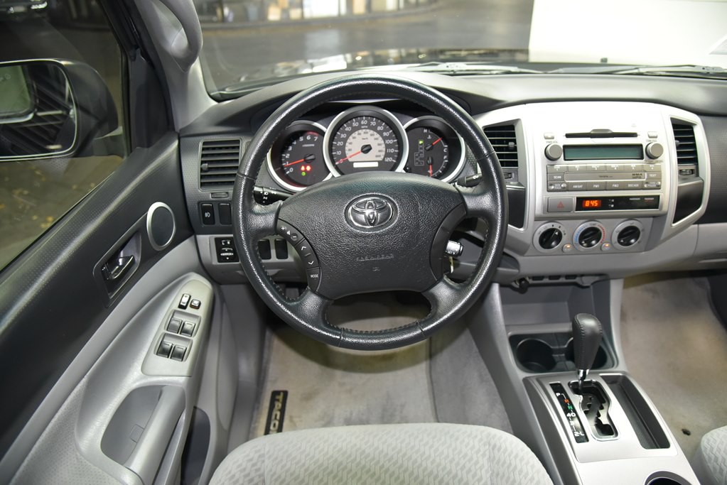 2011 Toyota Tacoma Image 24