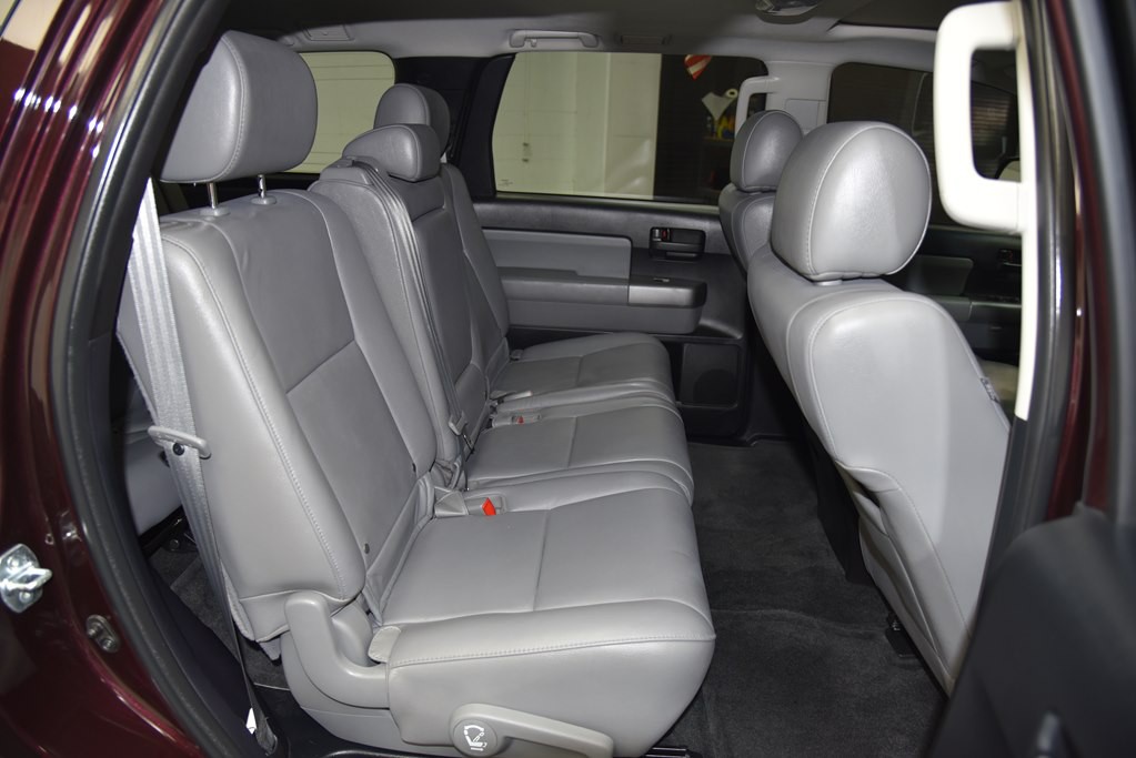 2014 Toyota Sequoia Image 17