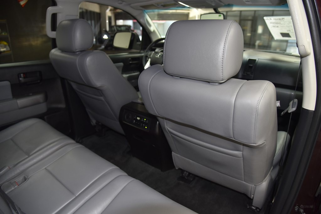 2014 Toyota Sequoia Image 18