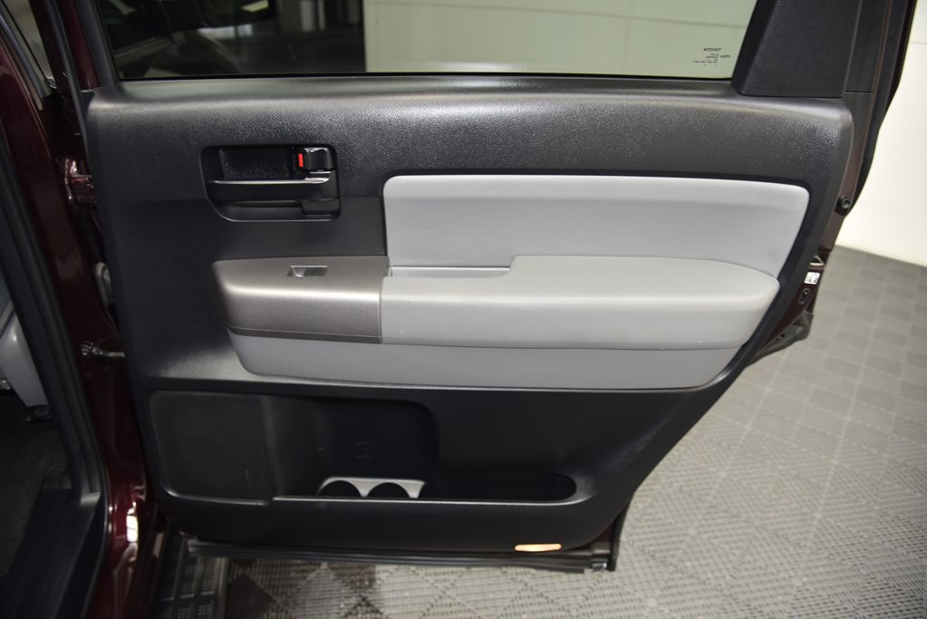 2014 Toyota Sequoia Image 19