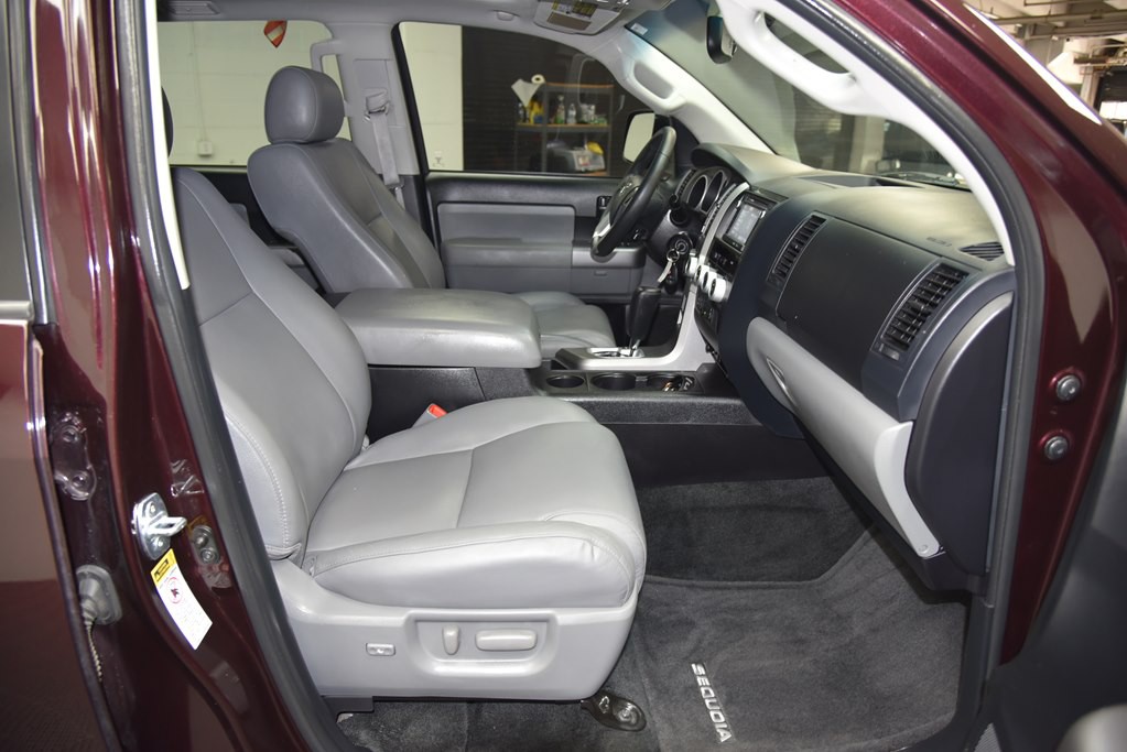 2014 Toyota Sequoia Image 20