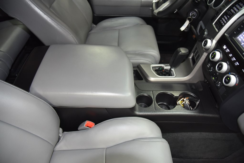 2014 Toyota Sequoia Image 23