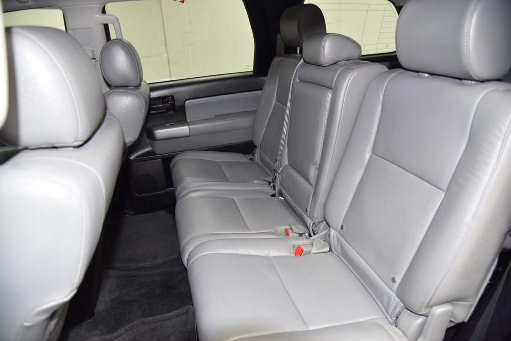 2014 Toyota Sequoia Image 26