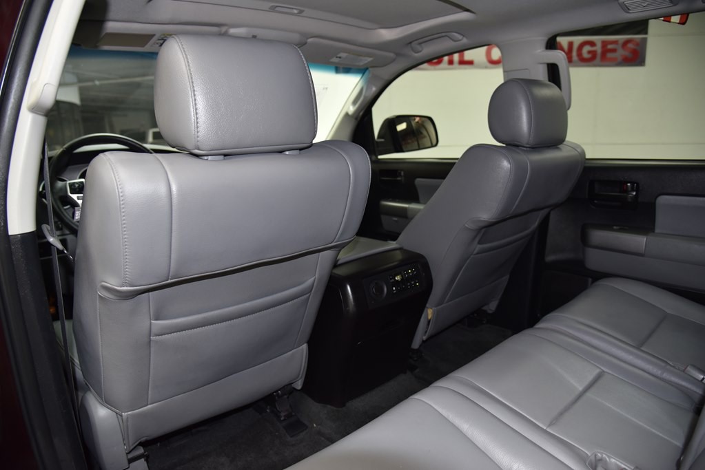 2014 Toyota Sequoia Image 27
