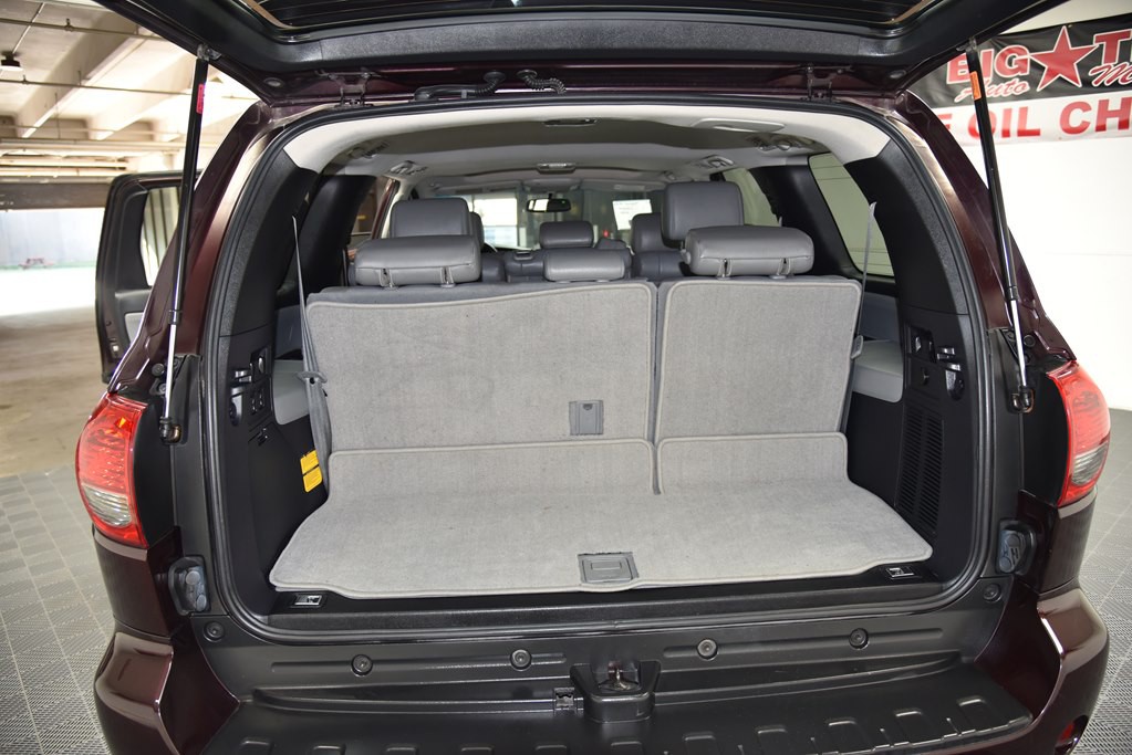 2014 Toyota Sequoia Image 30