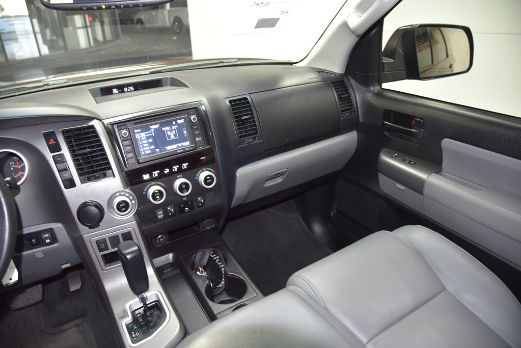 2014 Toyota Sequoia Image 34
